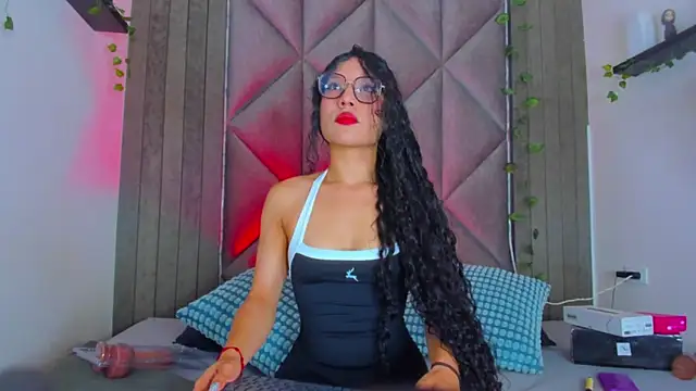 BriaConner  online show from May 30, 2026, 3:02 am