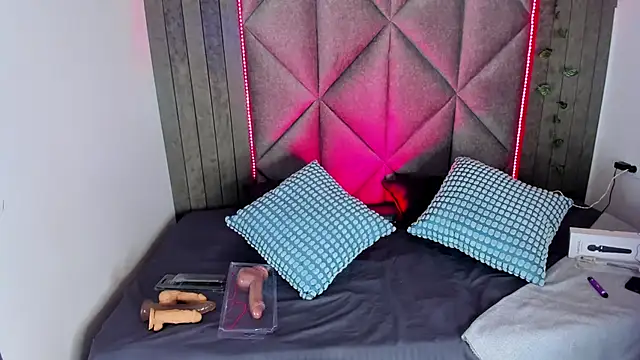 BriaConner  online show from February 20, 2026, 2:52 am