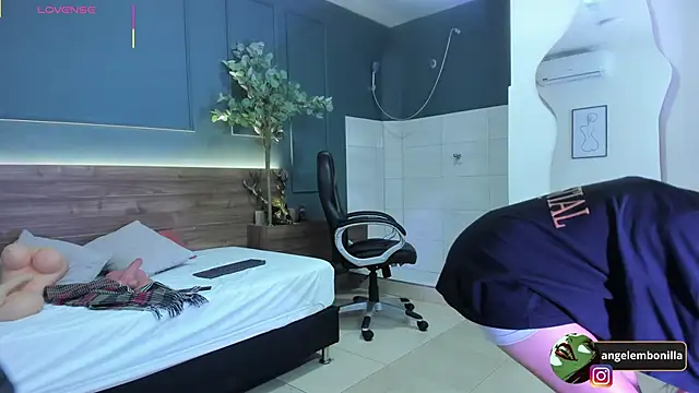 Snapshot of megan_morgan01 chatting on November 18, 2025, 12:30 pm megan morgan01 online show from November 18, 2025, 12:30 pm