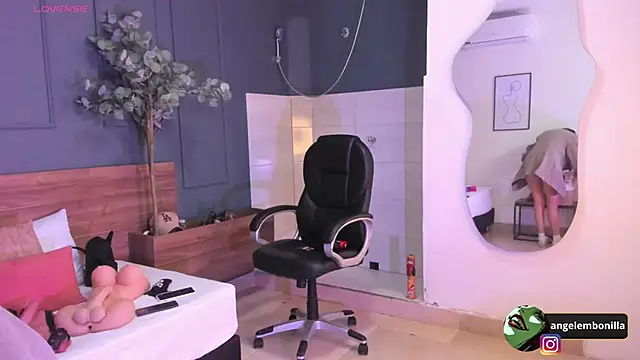 Snapshot of megan_morgan01 chatting on December 4, 2025, 12:04 pm megan morgan01 online show from December 4, 2025, 12:04 pm