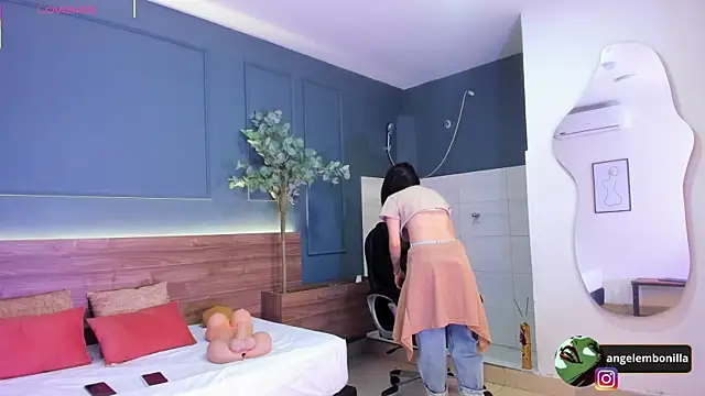 Snapshot of megan_morgan01 chatting on November 14, 2025, 12:20 pm megan morgan01 online show from November 14, 2025, 12:20 pm