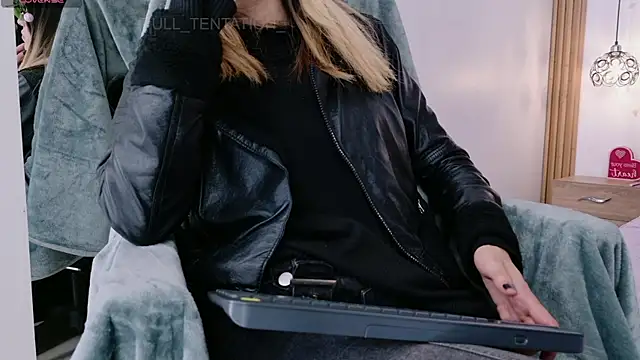 FULL TENTATION  online show from April 26, 2026, 8:22 am