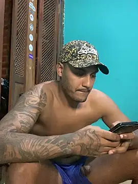 Snapshot of Pinocchiu chatting on February 24, 2025, 11:19 pm Pinocchiu online show from February 24, 2025, 11:19 pm