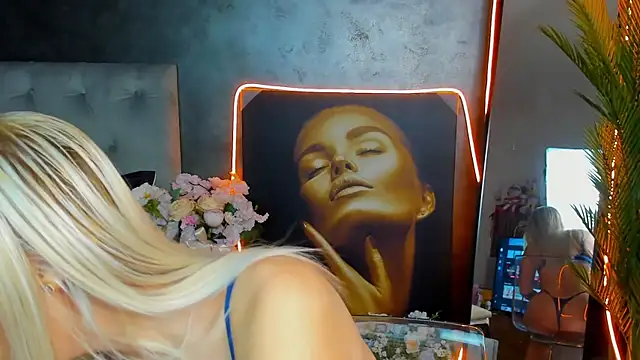 glossy blondegirl online show from September 26, 2025, 6:04 pm