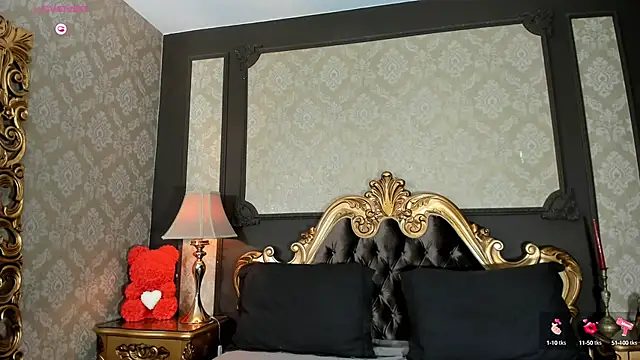 NahomiAcosta online show from September 26, 2025, 4:52 am