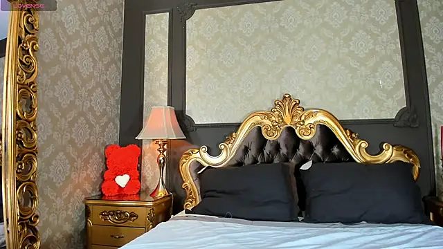 NahomiAcosta online show from October 17, 2025, 11:28 pm