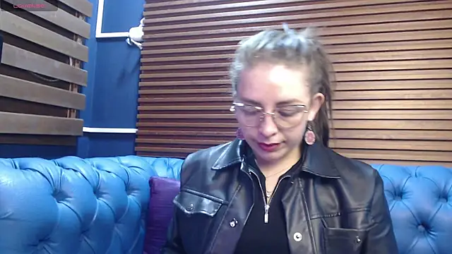 Snapshot of _isaabellaa chatting on March 20, 2025, 11:27 am isaabellaa online show from March 20, 2025, 11:27 am