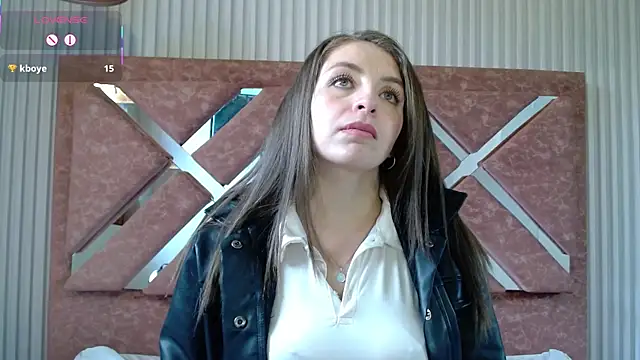  isaabellaa online show from April 18, 2026, 3:03 pm