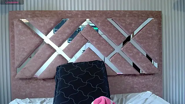  isaabellaa online show from March 28, 2026, 3:02 pm