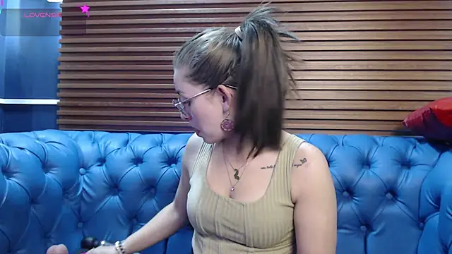 Snapshot of _isaabellaa chatting on March 21, 2025, 11:44 am isaabellaa online show from March 21, 2025, 11:44 am