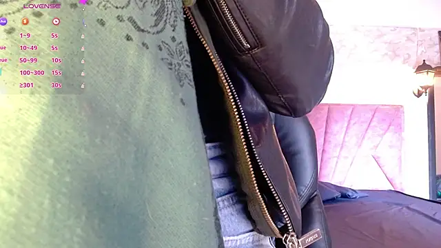 Snapshot of _isaabellaa chatting on October 24, 2025, 12:59 pm isaabellaa online show from October 24, 2025, 12:59 pm