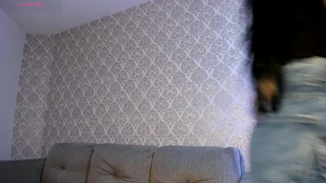 Snapshot of AriRobert_ chatting on November 14, 2025, 4:05 am AriRobert online show from November 14, 2025, 4:05 am