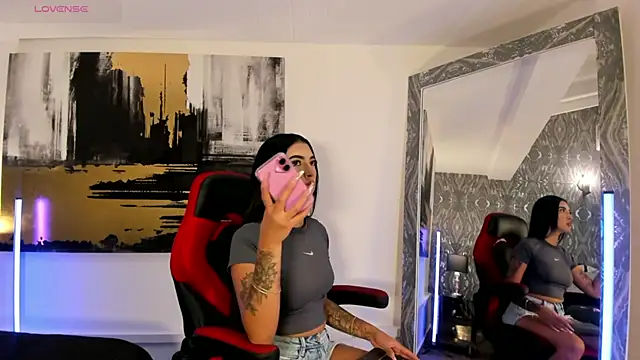 Snapshot of AriRobert_ chatting on November 6, 2025, 3:54 am AriRobert online show from November 6, 2025, 3:54 am