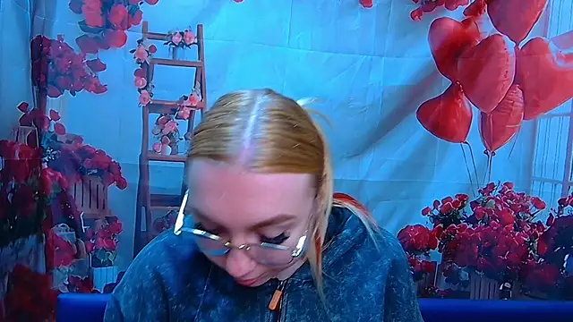 Snapshot of BeatriceFly chatting on May 6, 2026, 12:42 pm BeatriceFly online show from May 6, 2026, 12:42 pm