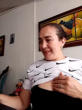 Snapshot of skayhot_ chatting on March 13, 2025, 4:45 pm skayhot online show from March 13, 2025, 4:45 pm