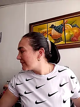 Snapshot of skayhot_ chatting on February 27, 2025, 4:43 pm skayhot online show from February 27, 2025, 4:43 pm