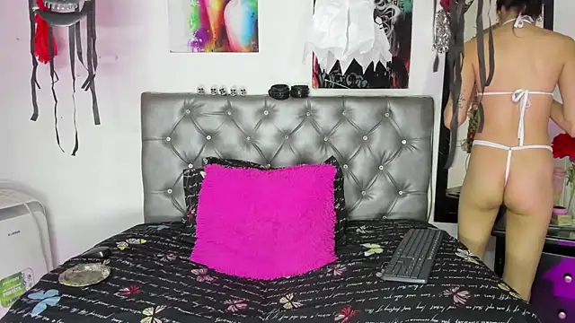 YUKIODAVIS online show from October 31, 2025, 1:08 pm