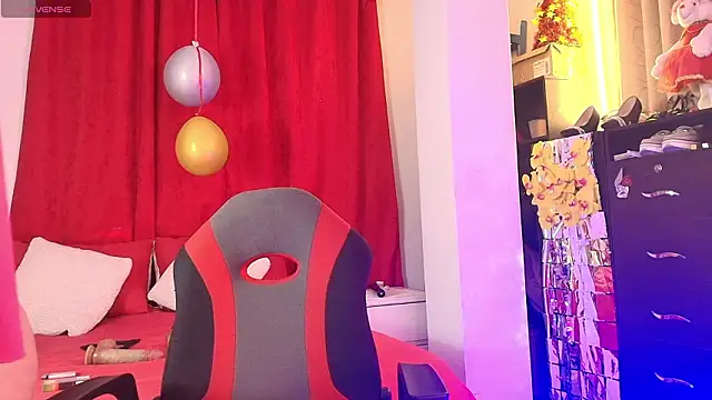 girl amada online show from February 13, 2026, 7:25 pm