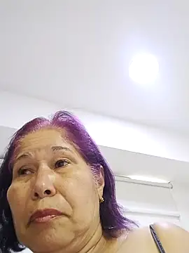 girl amada online show from April 15, 2026, 5:06 pm