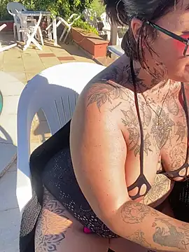 Snapshot of blondy40 chatting on October 8, 2025, 2:07 pm blondy40 online show from October 8, 2025, 2:07 pm