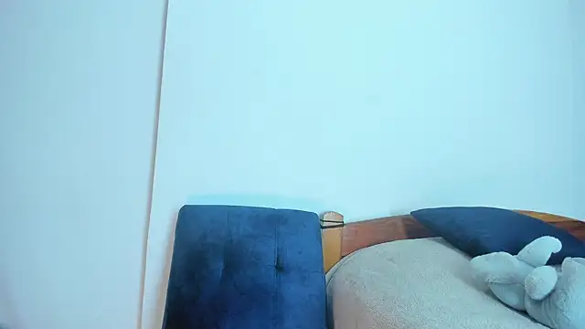 Snapshot of emiily15__ chatting on February 18, 2025, 6:15 pm emiily15 online show from February 18, 2025, 6:15 pm