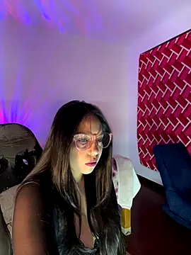 Snapshot of emiily15__ chatting on October 18, 2025, 10:56 pm emiily15 online show from October 18, 2025, 10:56 pm