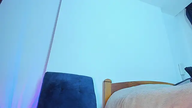 Snapshot of emiily15__ chatting on March 2, 2025, 1:04 am emiily15 online show from March 2, 2025, 1:04 am