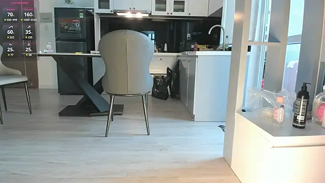 nacumi mi online show from March 19, 2025, 4:03 am