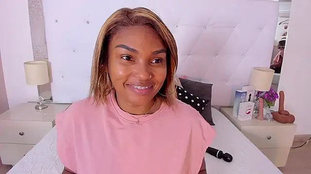 Isla Scott online show from February 4, 2026, 11:27 am