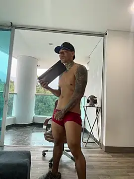 Snapshot of Dominiofit chatting on February 15, 2026, 12:26 pm Dominiofit online show from February 15, 2026, 12:26 pm