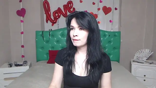 JasmineKouch online show from April 16, 2026, 6:03 am