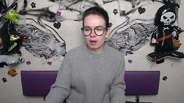 JasmineKouch online show from October 22, 2025, 5:12 pm