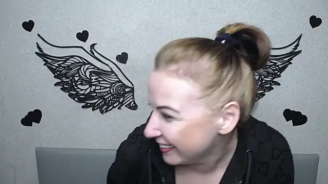 Snapshot of ElizabethSho chatting on May 16, 2026, 5:12 pm ElizabethSho online show from May 16, 2026, 5:12 pm