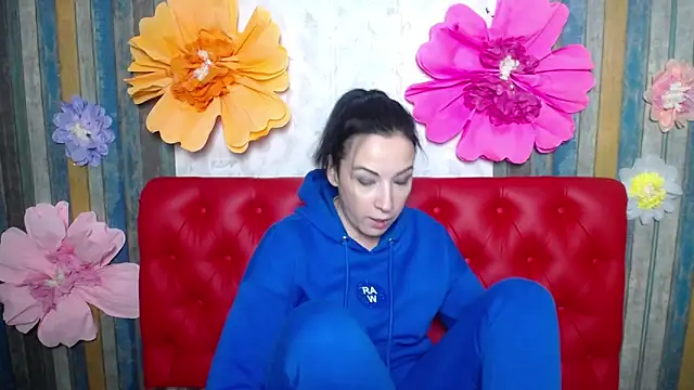 ElizabethSho online show from February 4, 2026, 6:14 pm