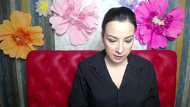 ElizabethSho online show from December 2, 2025, 6:20 pm