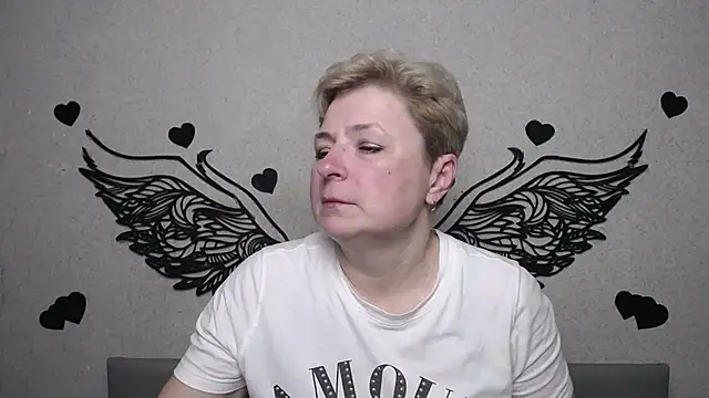 Snapshot of EmiliaGree chatting on May 17, 2026, 5:13 pm EmiliaGree online show from May 17, 2026, 5:13 pm