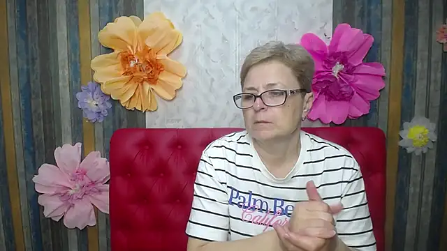 Snapshot of EmiliaGree chatting on May 28, 2026, 5:08 pm EmiliaGree online show from May 28, 2026, 5:08 pm