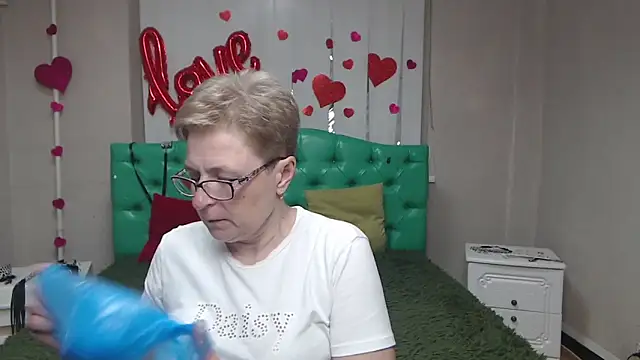 Snapshot of EmiliaGree chatting on May 22, 2026, 5:11 pm EmiliaGree online show from May 22, 2026, 5:11 pm