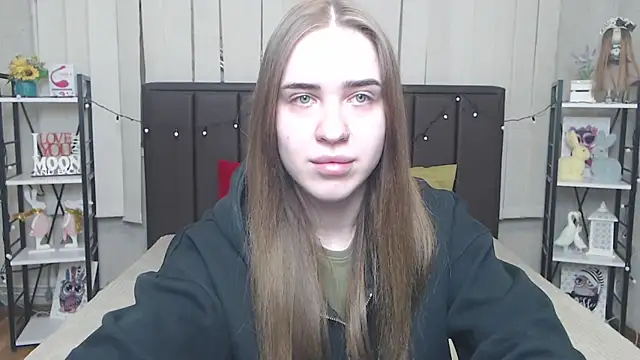 LauraHlot online show from October 12, 2025, 5:42 am