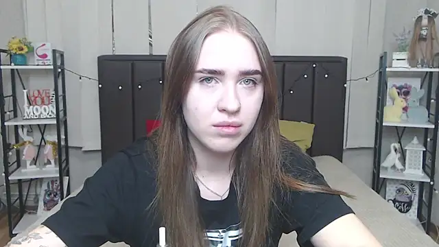 LauraHlot online show from September 24, 2025, 5:47 am