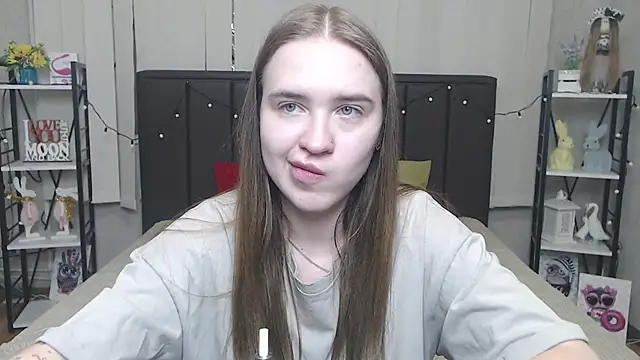 LauraHlot online show from September 12, 2025, 6:07 pm