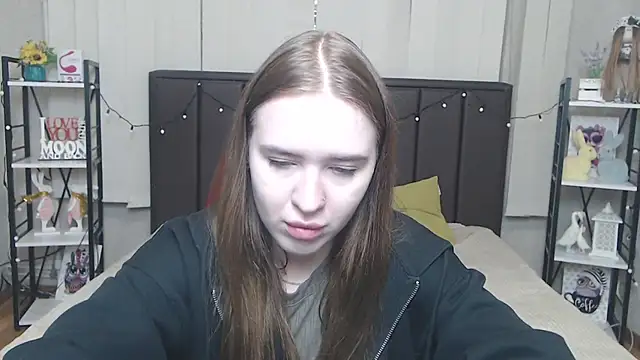 LauraHlot online show from September 16, 2025, 6:20 pm