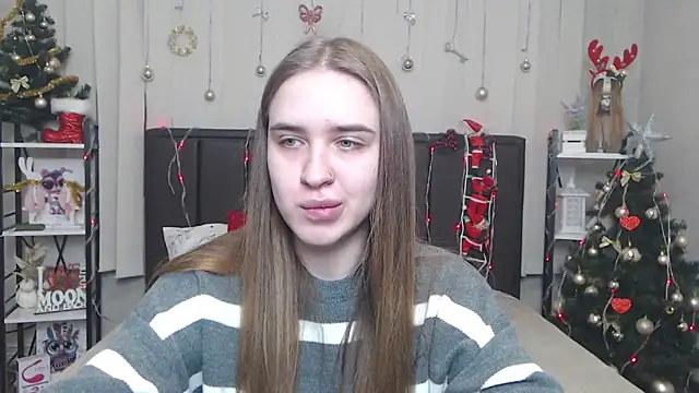 LauraHlot online show from December 23, 2025, 6:45 am