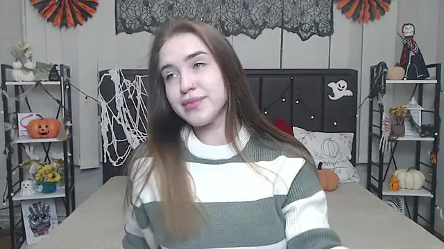 LauraHlot online show from November 7, 2025, 6:12 pm