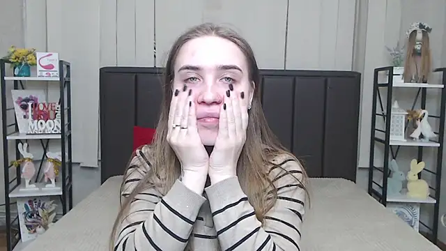 LauraHlot online show from December 5, 2025, 6:17 pm