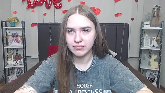 LauraHlot online show from May 12, 2026, 5:48 am
