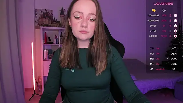 WalkingGirl online show from December 31, 2024, 3:09 pm