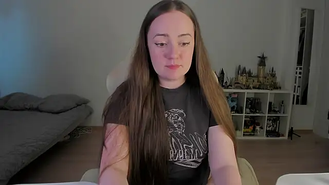 Snapshot of WalkingGirl chatting on June 17, 2026, 4:23 am WalkingGirl online show from June 17, 2026, 4:23 am