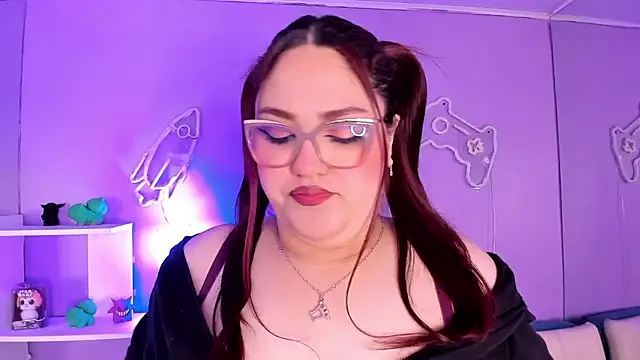 Camiila Osorio online show from December 5, 2025, 2:37 pm