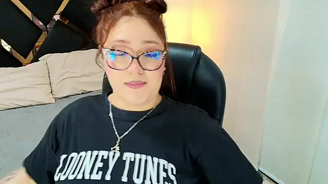 Camiila Osorio online show from May 16, 2026, 11:59 pm